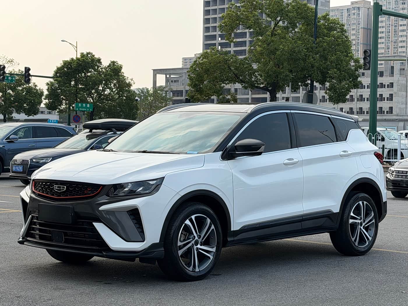 Geely Binyue 1.4 л 2022 г. Белый, пробег 28800 км
