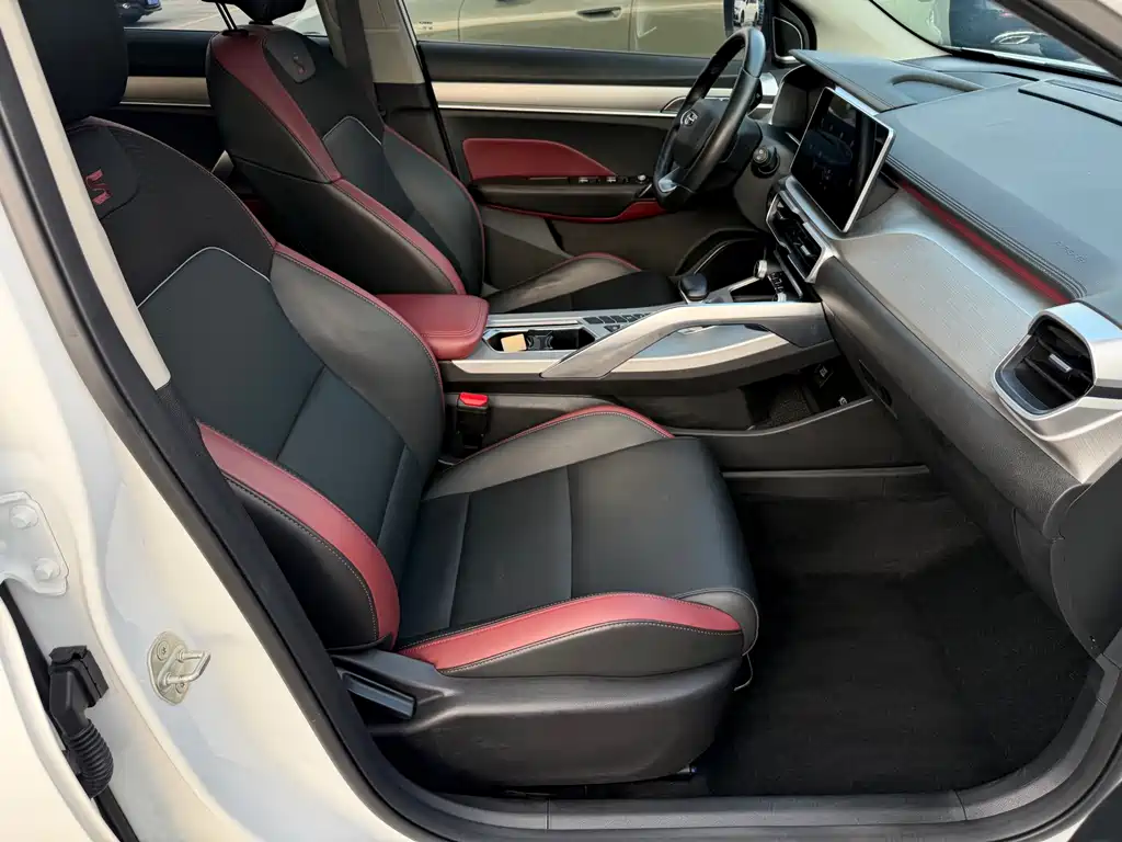 Geely Binyue — миниатюра 15