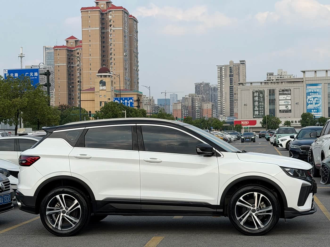 Geely Binyue 1.4 л 2022 г. Белый, пробег 28800 км