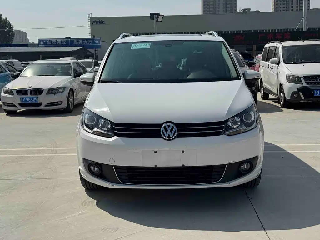 Volkswagen Touran — миниатюра 2