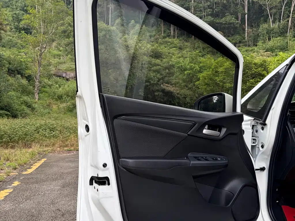 Honda Fit — миниатюра 15