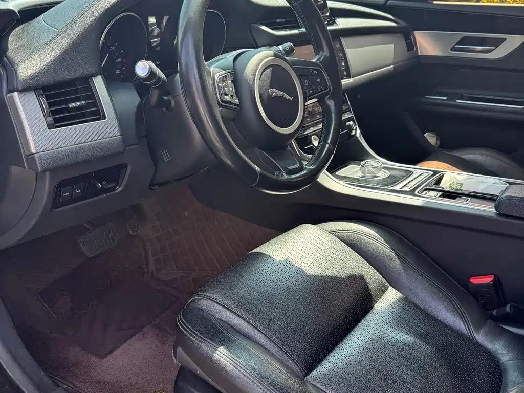 Jaguar XF 2016 XF 2.0T