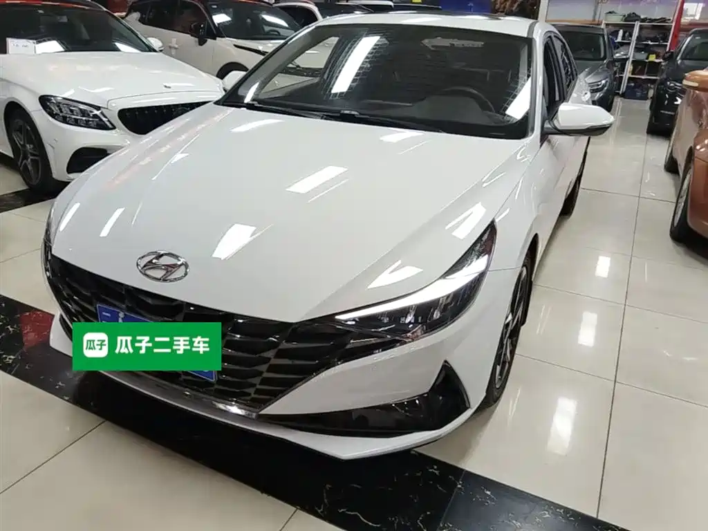 Hyundai Elantra 2022