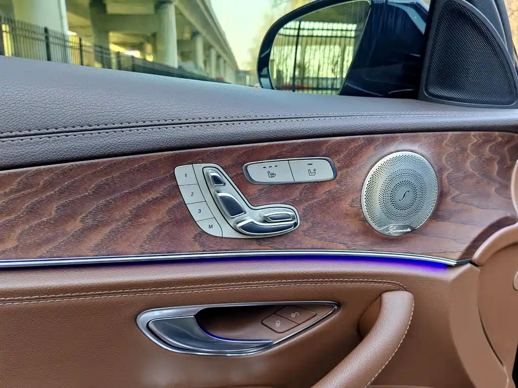 MERCEDES-BENZ E CLASS