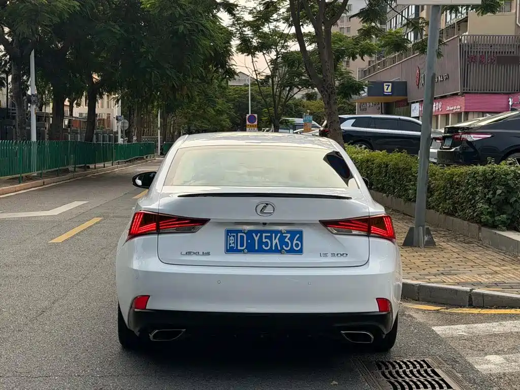 Lexus IS — миниатюра 12