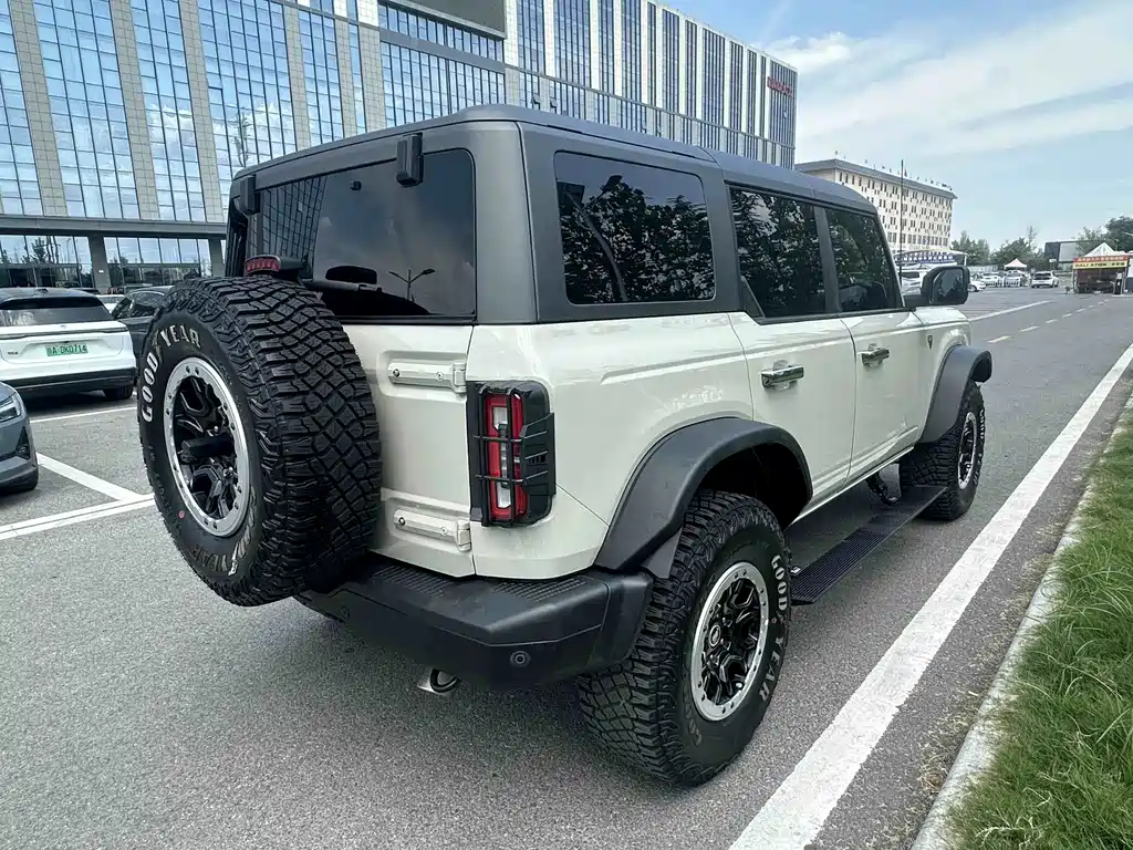 Ford Bronco — миниатюра 11