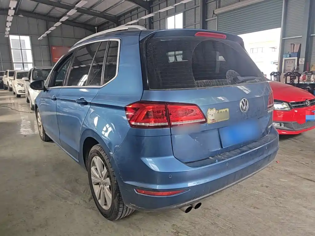 Volkswagen Golf · 2016 230TSI AT