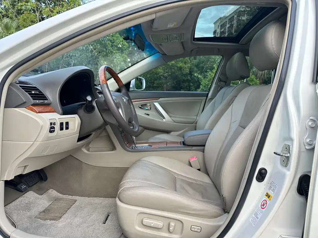 Toyota Camry — миниатюра 4