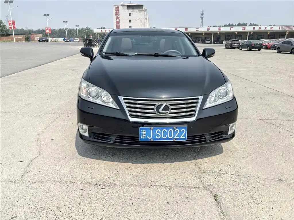 Lexus ES 2012 240