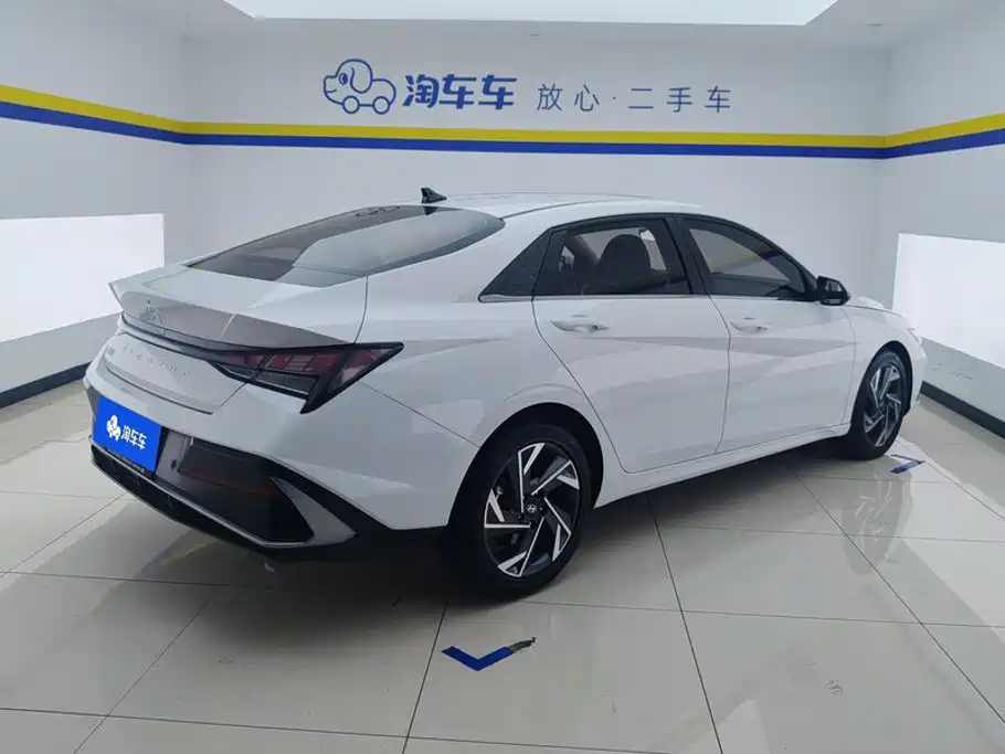 Hyundai Elantra — миниатюра 3