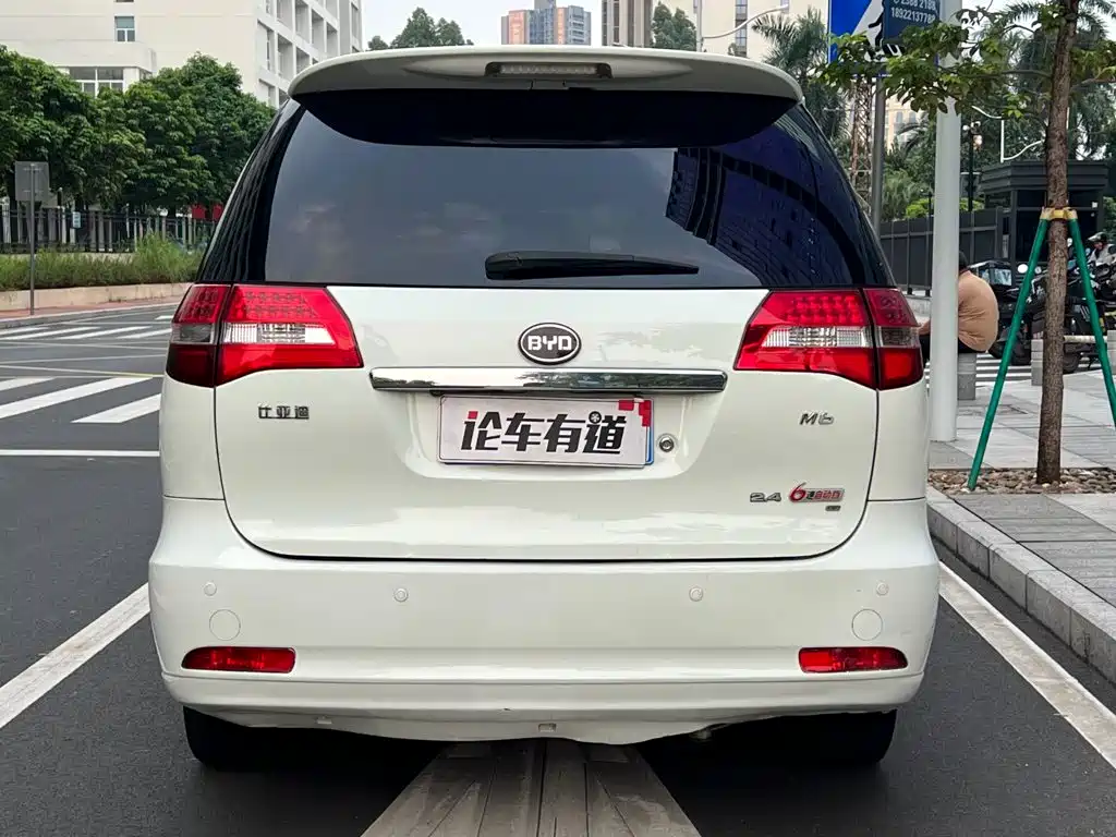 BYD M6 — миниатюра 25