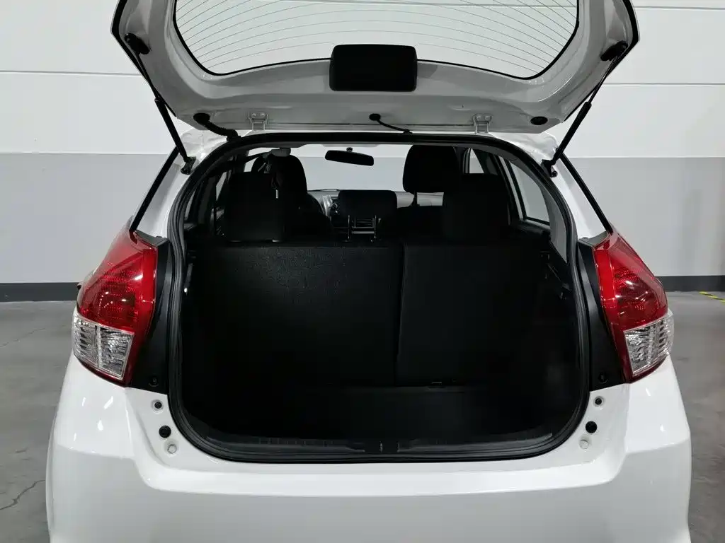 Toyota Yaris L — миниатюра 16