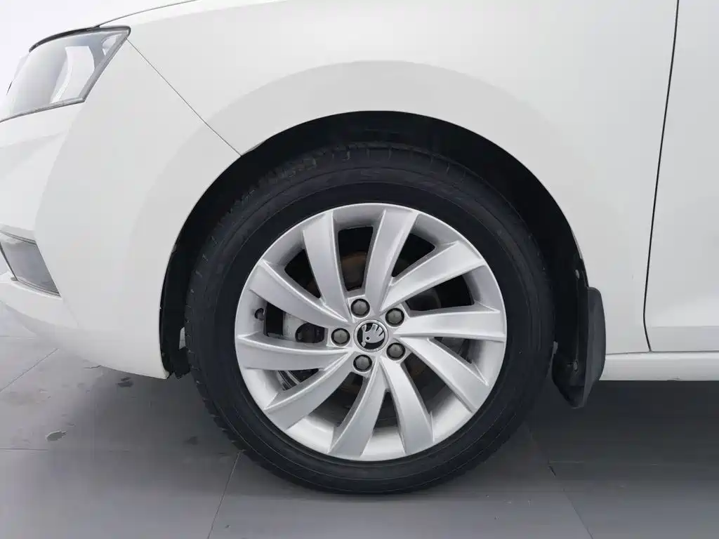 Skoda Rapid — миниатюра 17