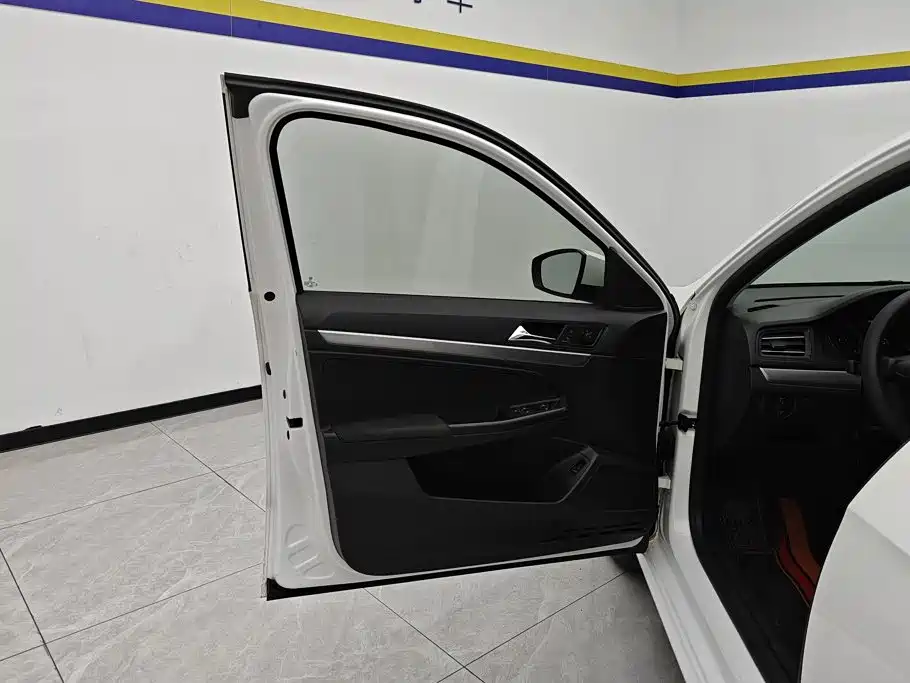 Volkswagen Lavida — миниатюра 7