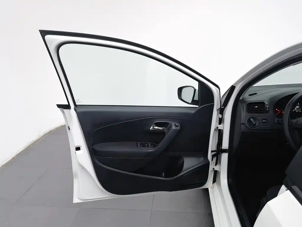 Volkswagen Polo — миниатюра 8
