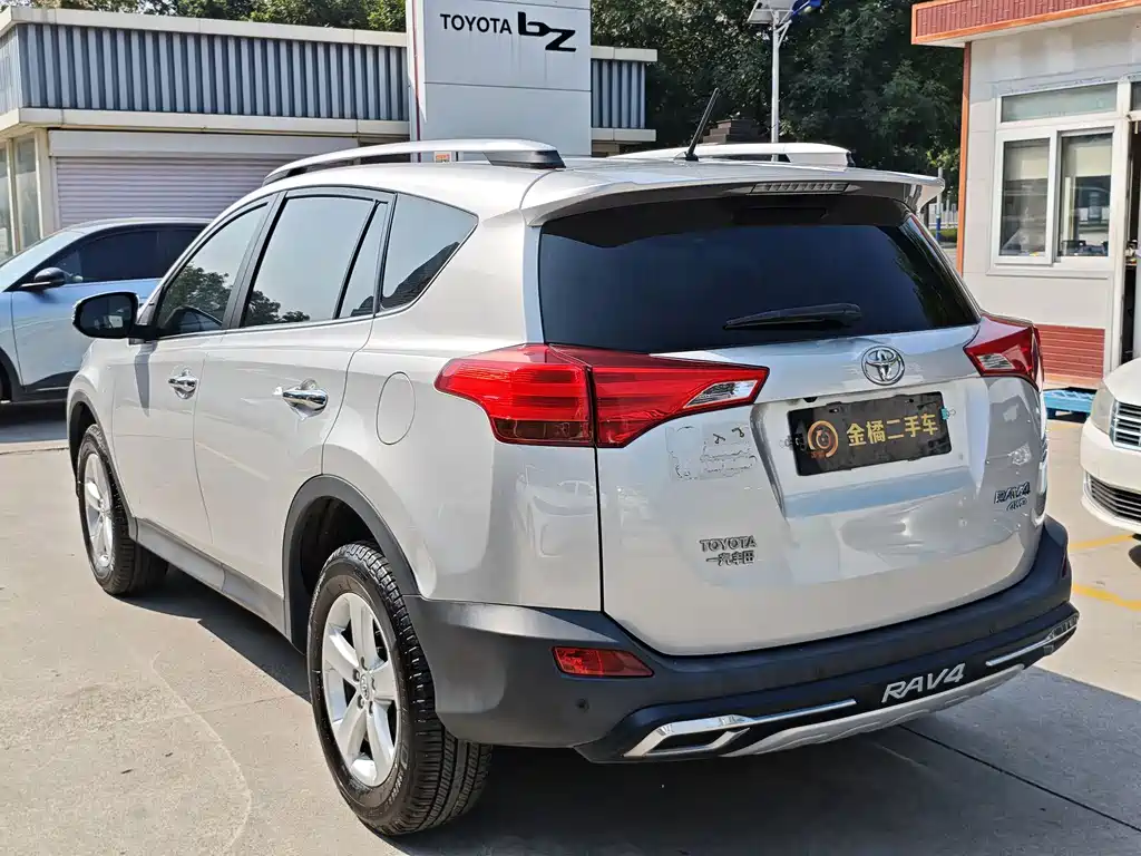 Toyota RAV4 — миниатюра 2