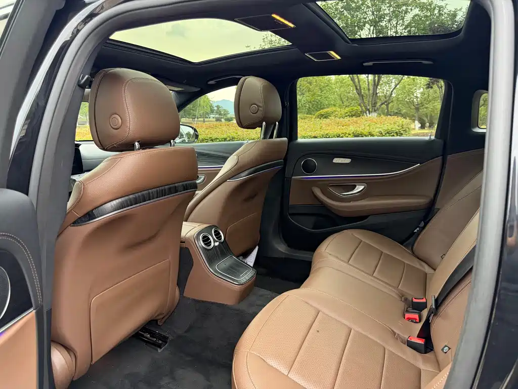 Mercedes-Benz E-Class — миниатюра 12