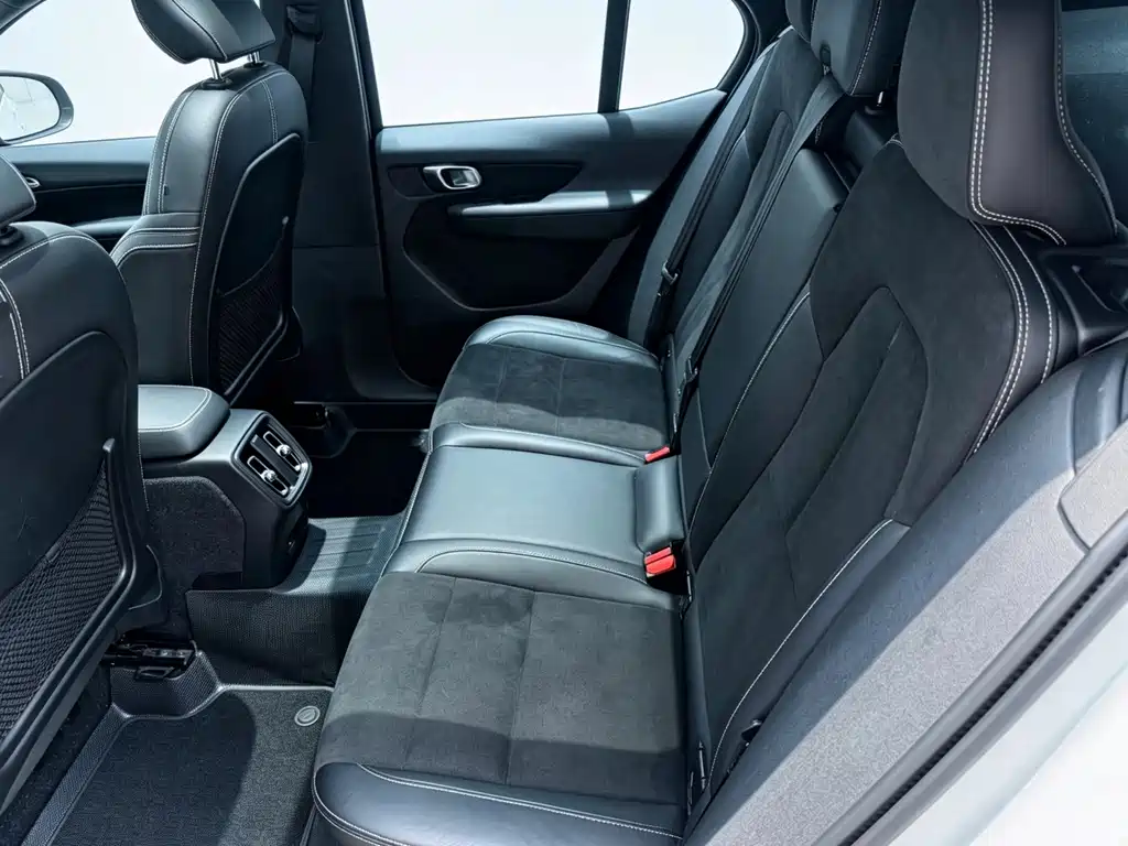 Volvo XC40 NEV — миниатюра 4
