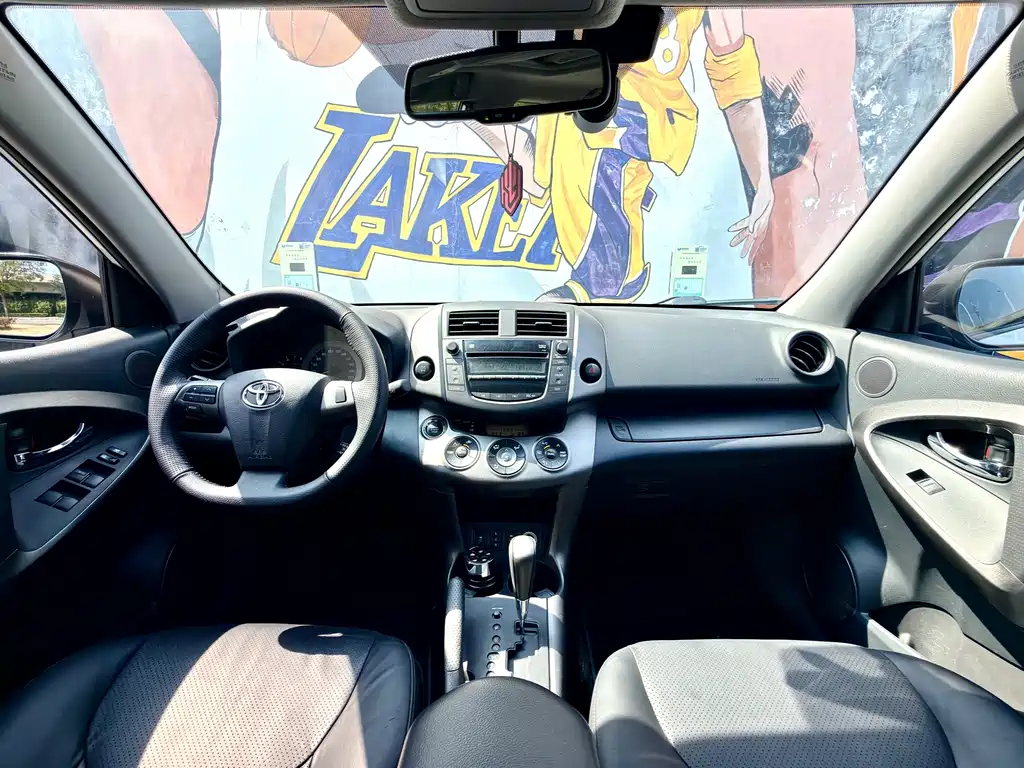 Toyota RAV4 — миниатюра 7