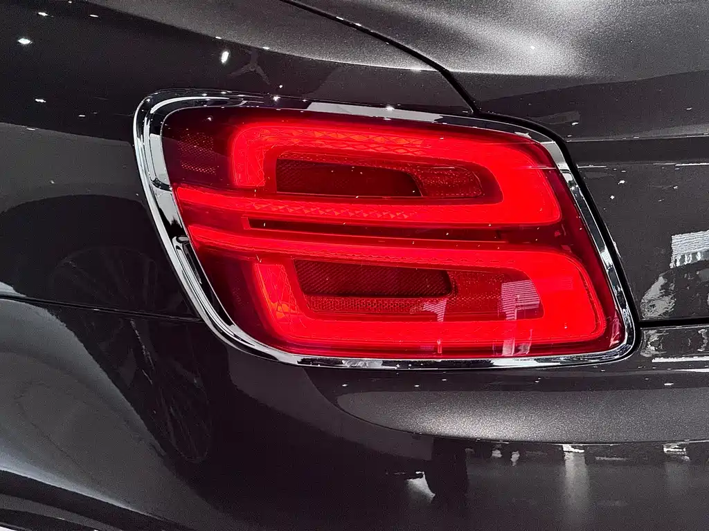 Bentley Flying Spur — миниатюра 13