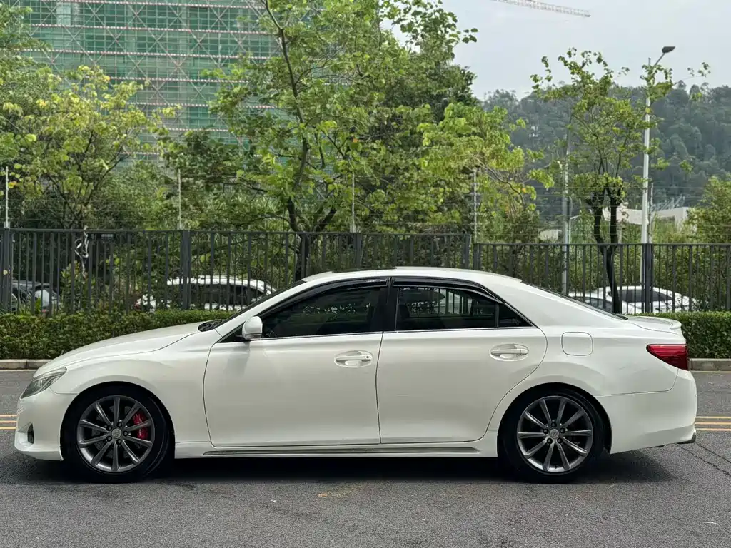 Toyota Reiz — миниатюра 8