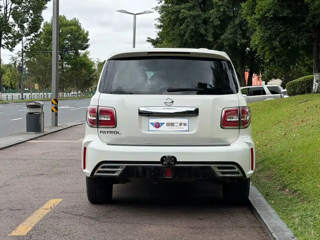 Nissan Patrol — миниатюра 5