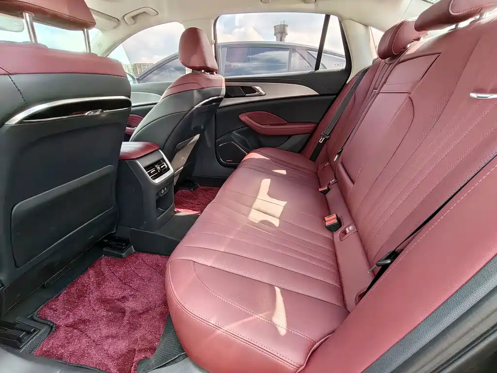 Hongqi Hongqi H5 — миниатюра 10