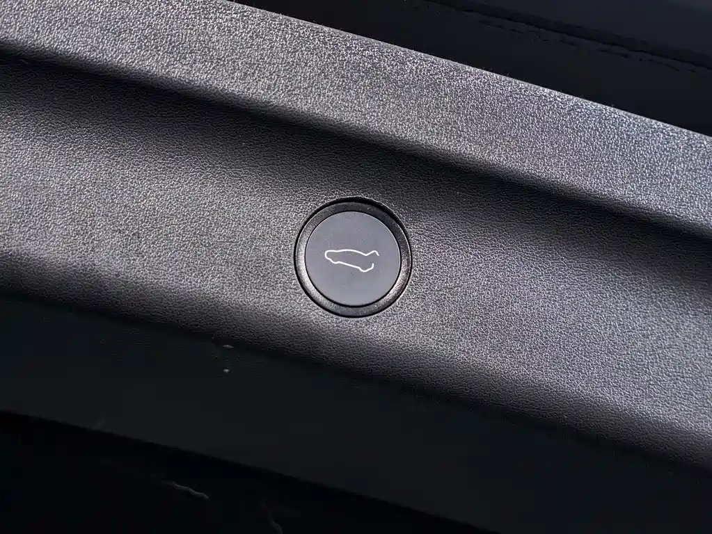 Tesla Model Y — фотографии объявления, Фото 21