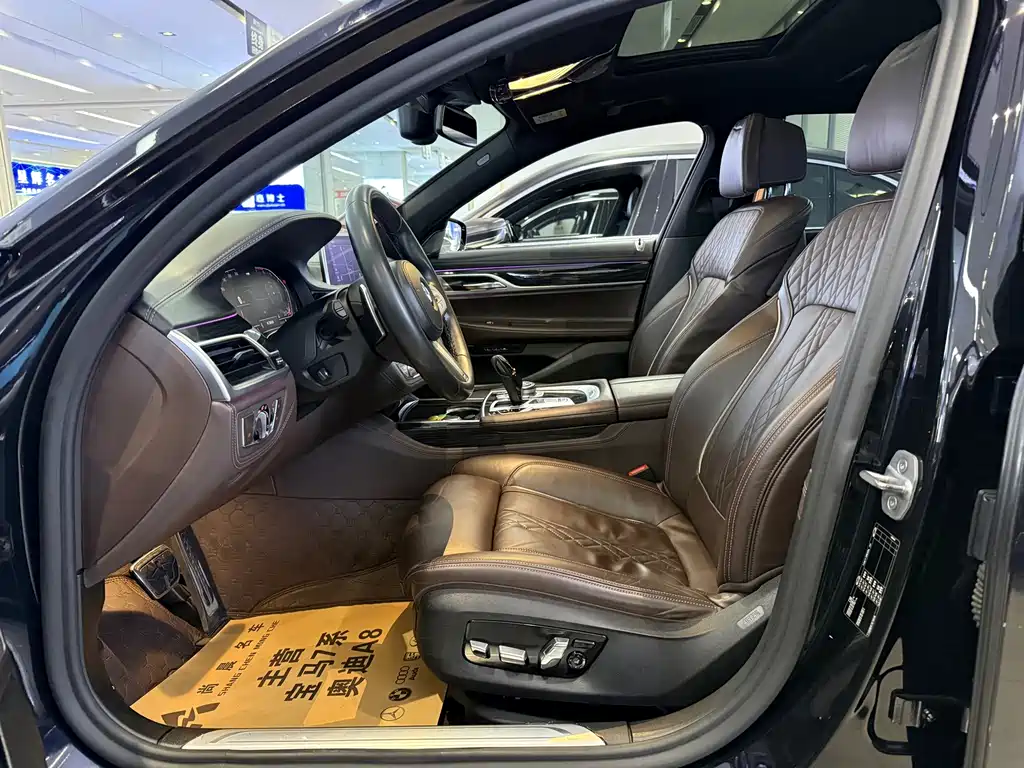 BMW 7 Series — миниатюра 6