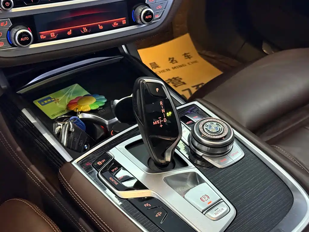 BMW 7 Series — миниатюра 9