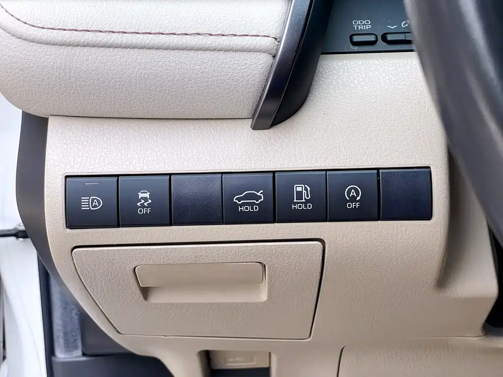 Toyota Camry — миниатюра 19