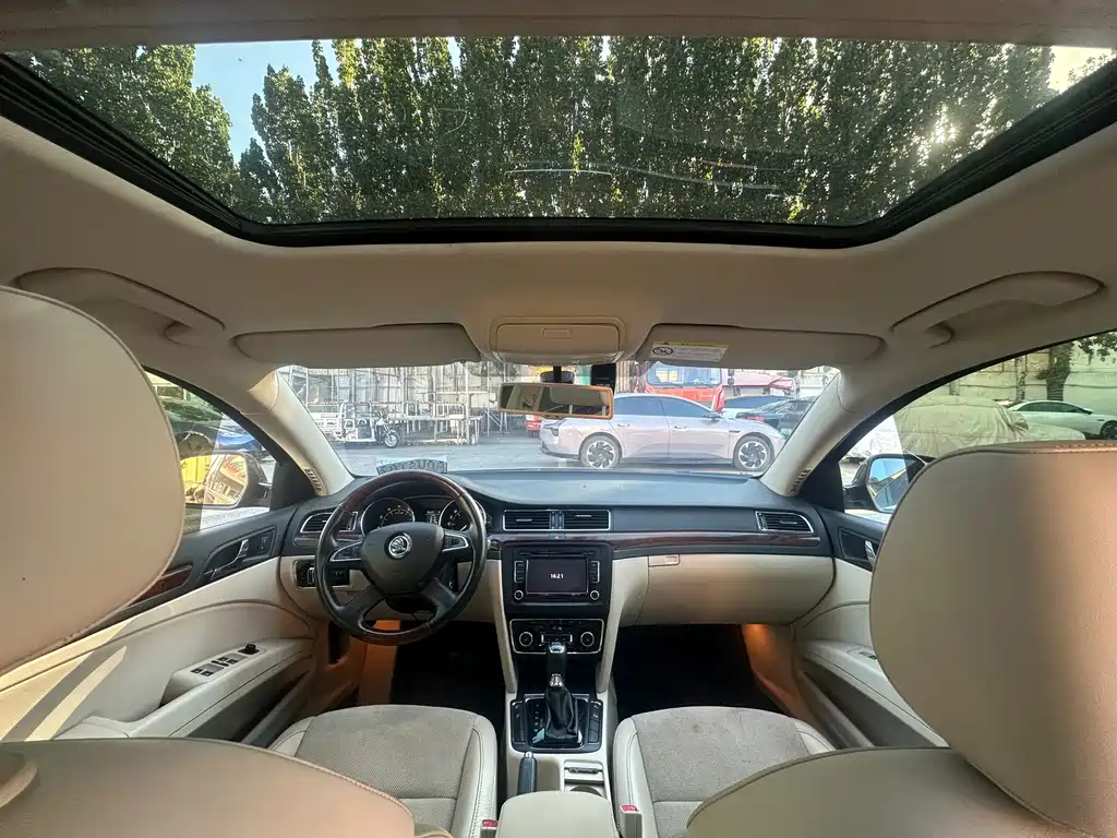 Skoda Superb — миниатюра 17