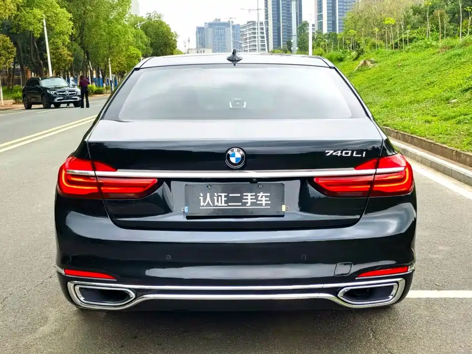 BMW 7 Series — миниатюра 6