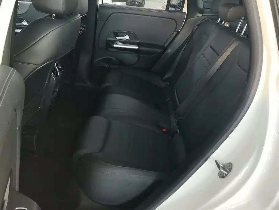 Mercedes-Benz GLA — миниатюра 11