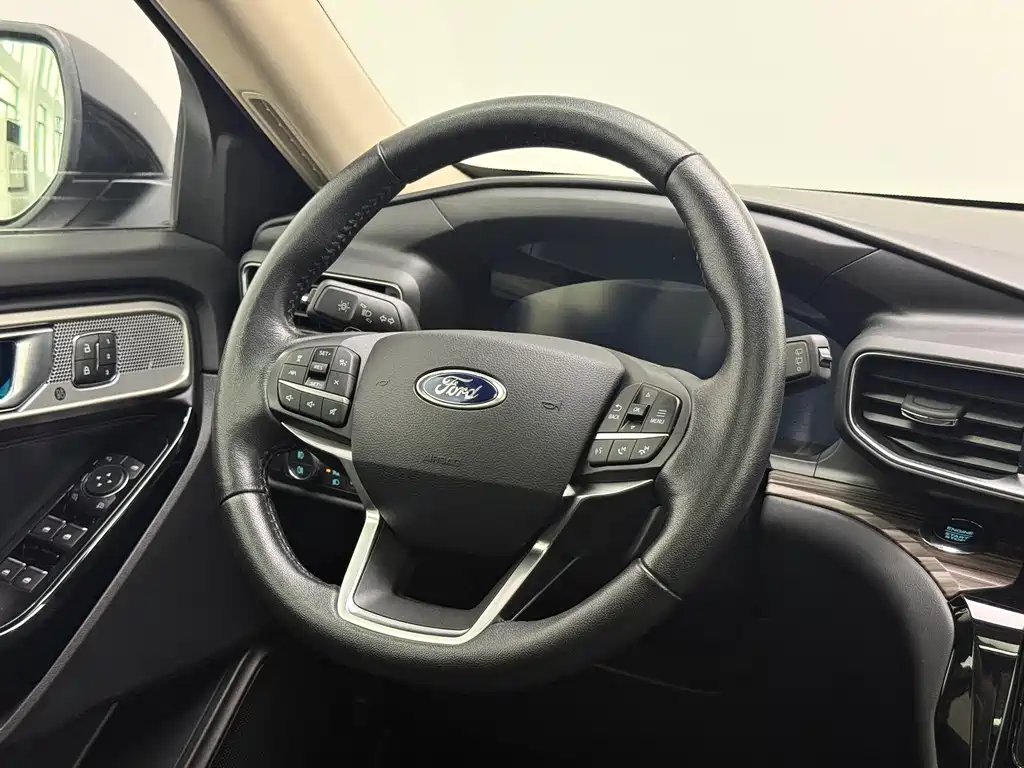 Ford Explorer — миниатюра 15
