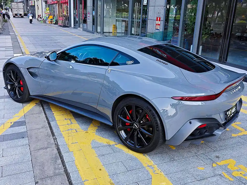 Aston Martin V8 Vantage 4.0T V8 Coupe, фото 7
