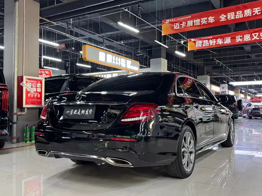 Mercedes-Benz E-Class — миниатюра 11