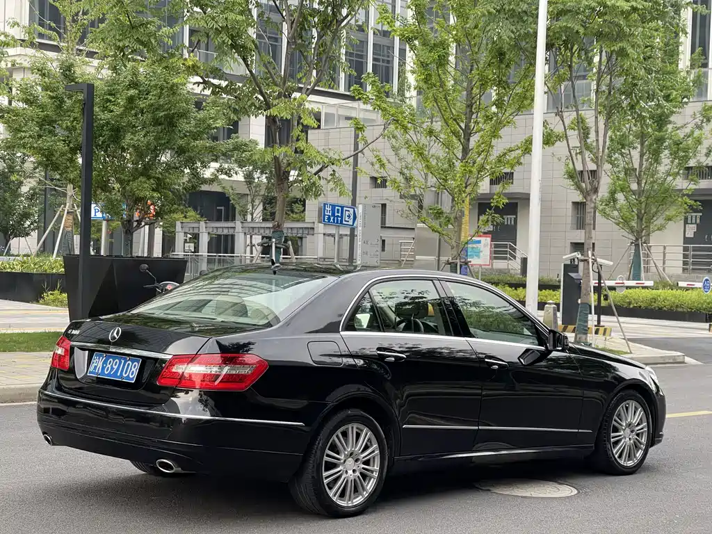 Mercedes-Benz E-Class — миниатюра 4