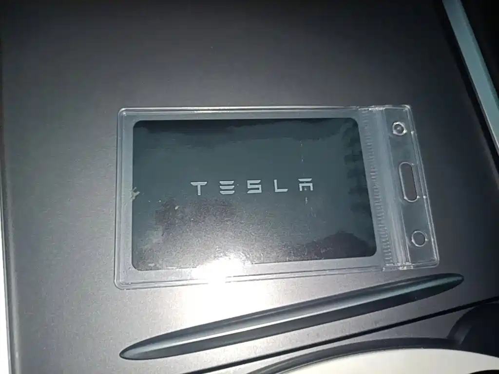 Tesla Model Y — миниатюра 9