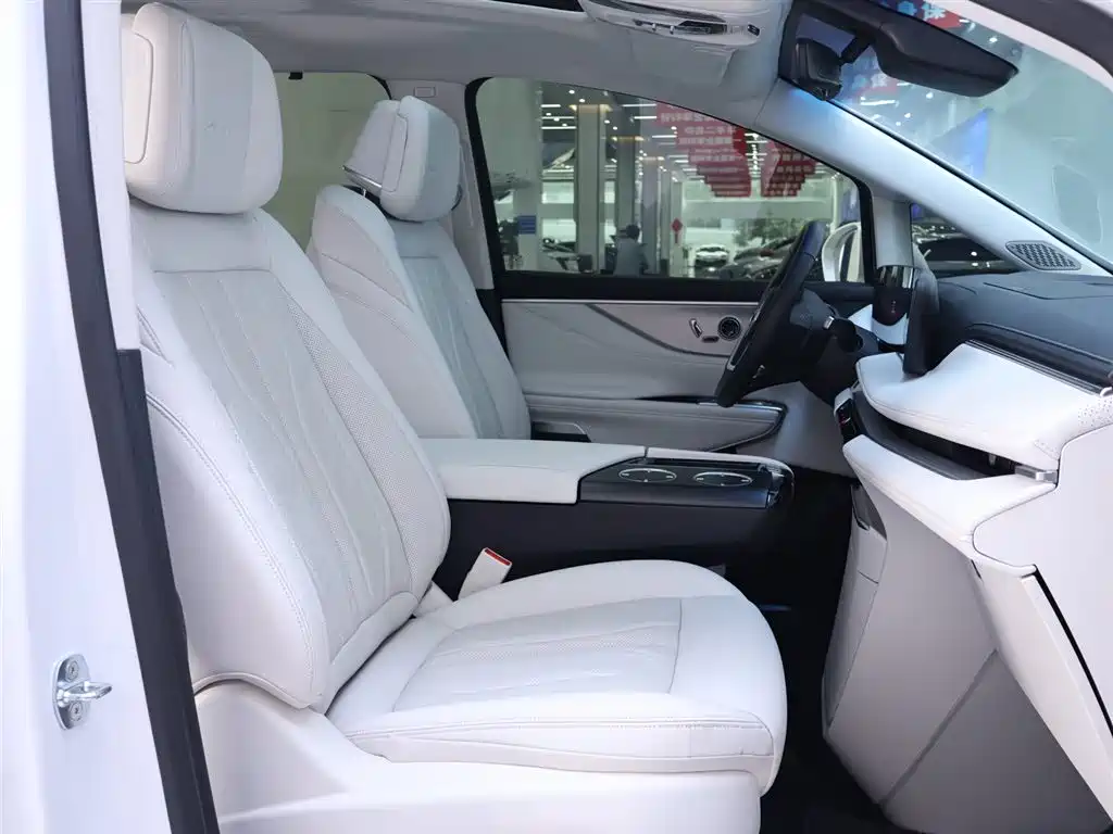 BUICK GL8 NEW ENERGY