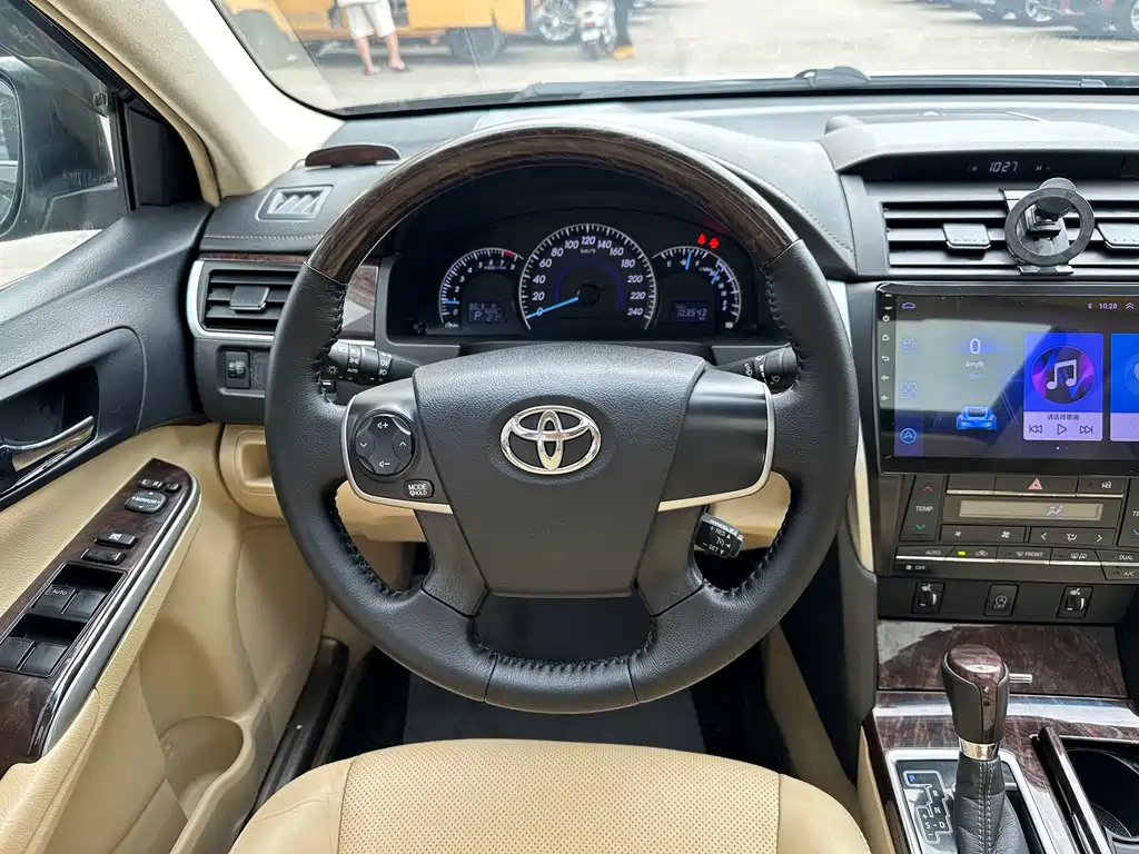TOYOTA CAMRY