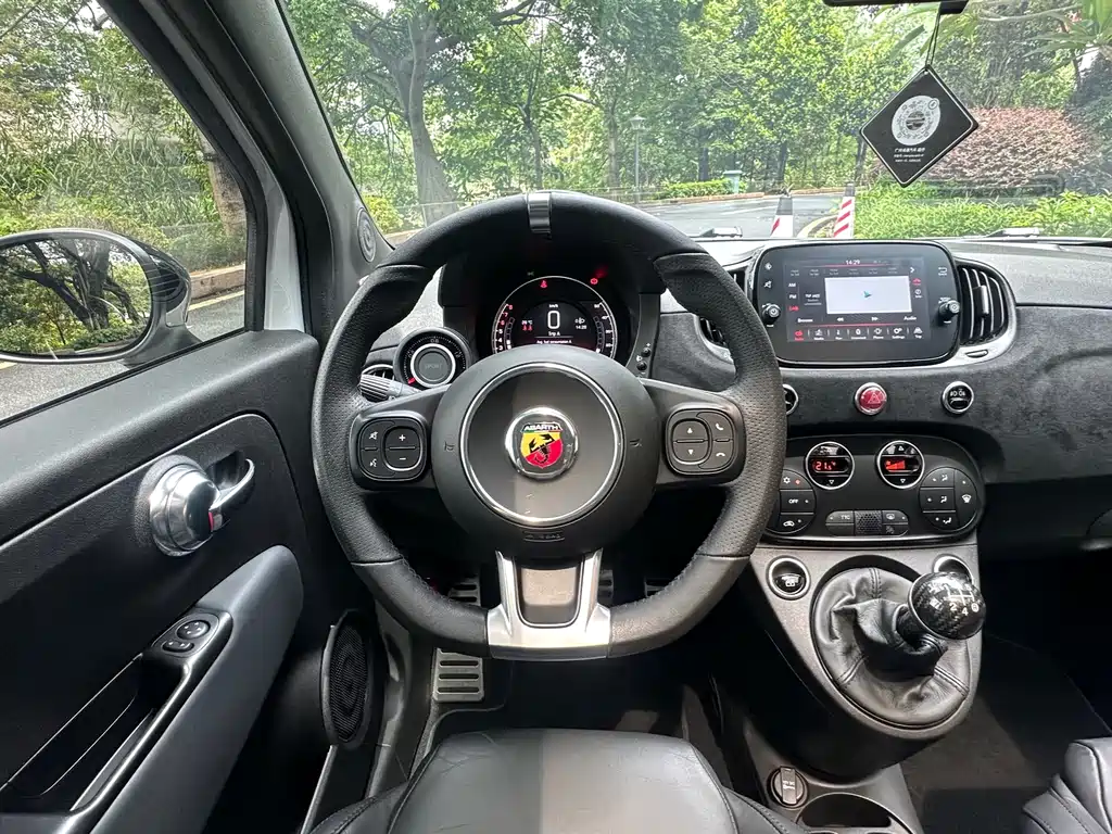 Abarth 595 2022 1.4T MT