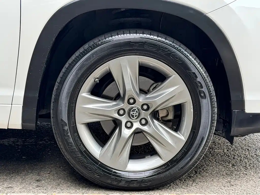 Toyota Highlander — миниатюра 4