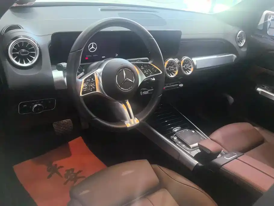 Mercedes-Benz GLB — миниатюра 12