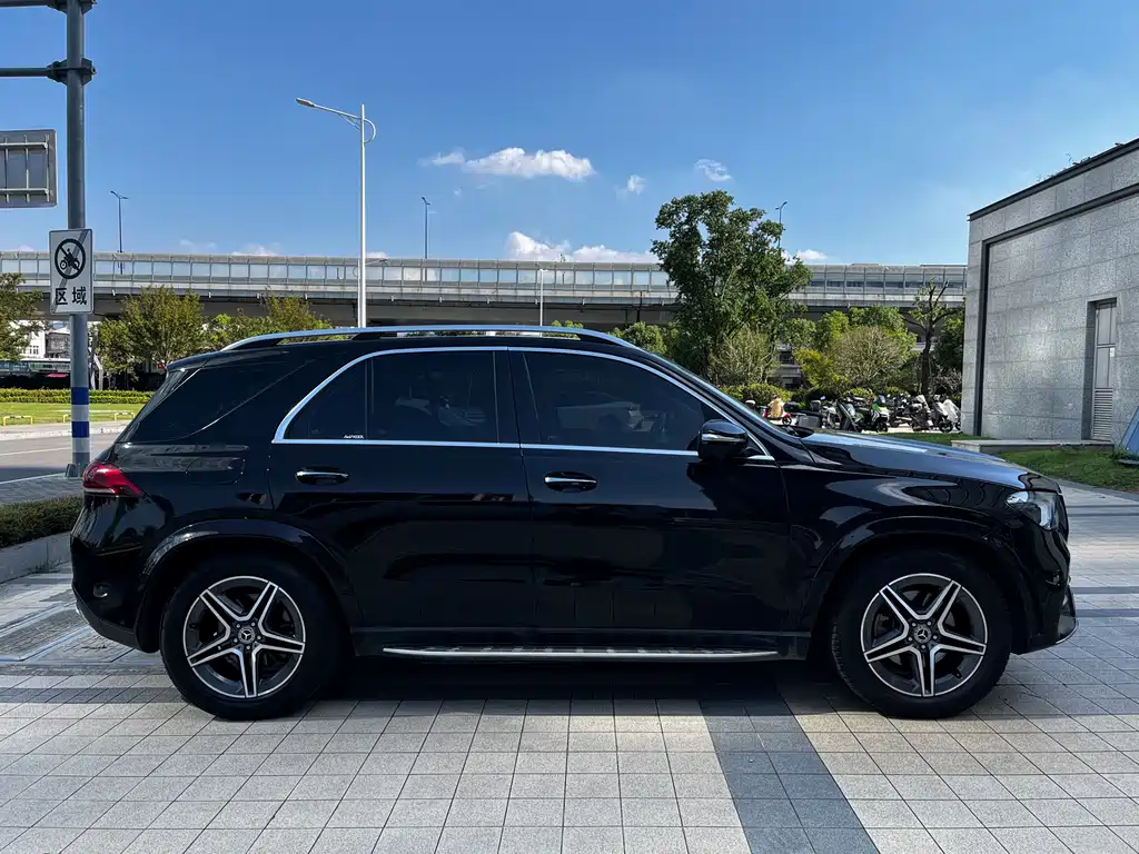 Mercedes-Benz GLE (Import) — миниатюра 24