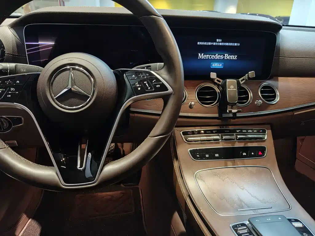 Mercedes-Benz E-Class — миниатюра 5