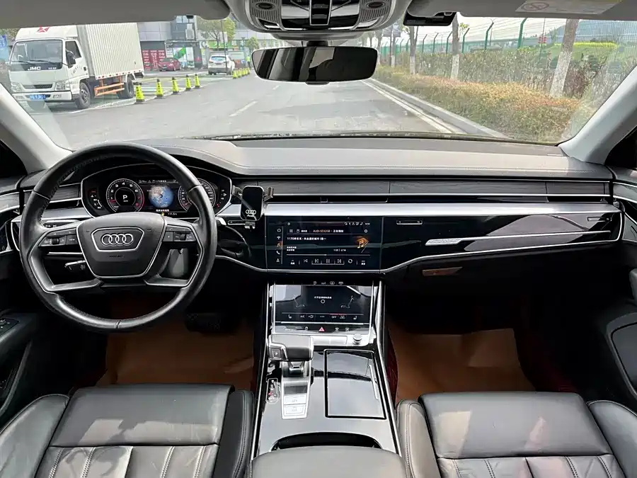 AUDI A8