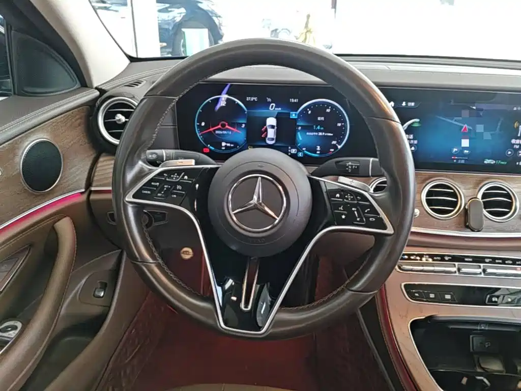 Mercedes-Benz E-Class — миниатюра 11
