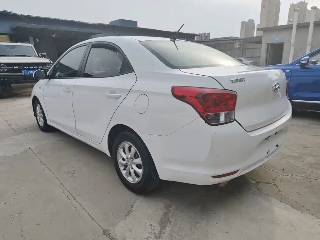 Hyundai Verna — миниатюра 7