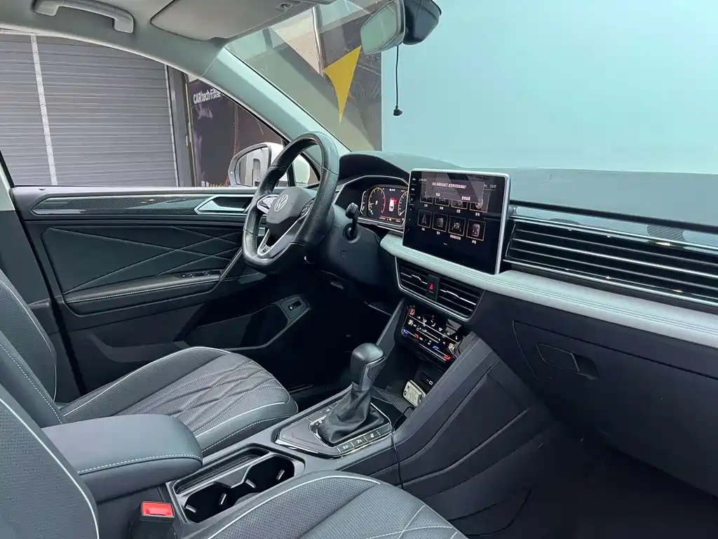 Volkswagen Tiguan L L 2022 330TSI AT R-Line